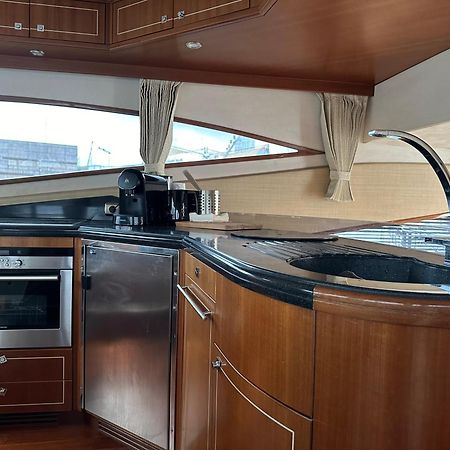 Yacht Pegasus II Hotell Barcelona Exteriör bild
